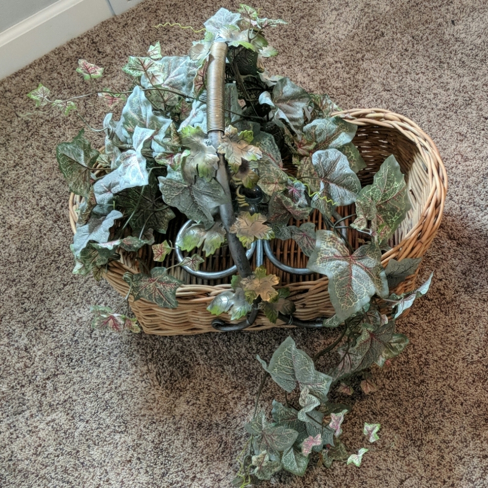 Wine bottle holder basket